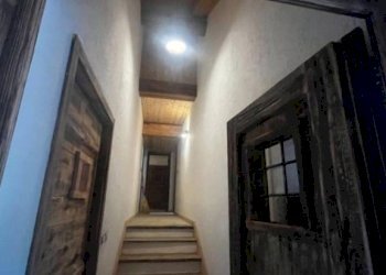 Interno palazzo - Trilocale Frazione Thures, 4, Cesana Torinese - foto 19