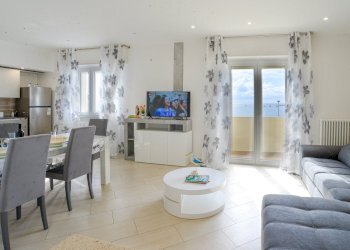 Via Verdi logo-23.jpg - Trilocale Via Aurelia 20, Vado Ligure - foto 2