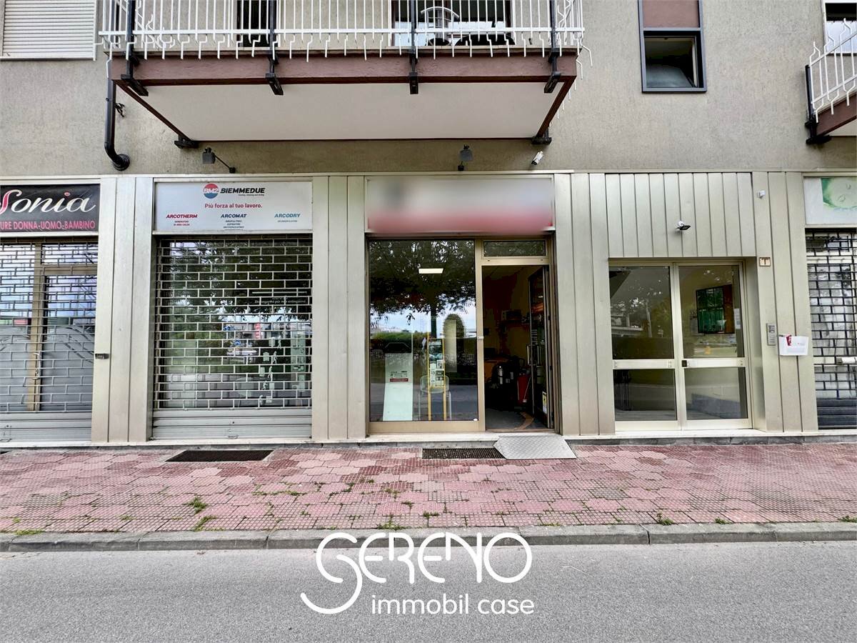 Negozio via fratelli silvestro 1, frazione Madonna dell'Olmo, Cuneo - foto 1