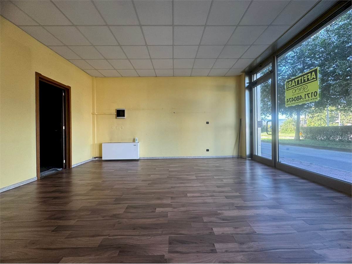 Negozio via fratelli silvestro 1, frazione Madonna dell'Olmo, Cuneo - foto 3