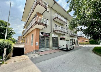 Negozio via fratelli silvestro 1, frazione Madonna dell'Olmo, Cuneo - foto 2