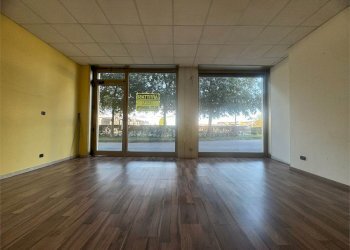 Negozio via fratelli silvestro 1, frazione Madonna dell'Olmo, Cuneo - foto 4