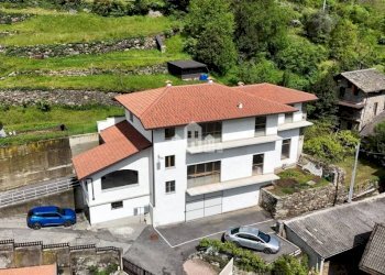 Facciata - Casa indipendente via Berchiotti, snc, Pont-Canavese - foto 1