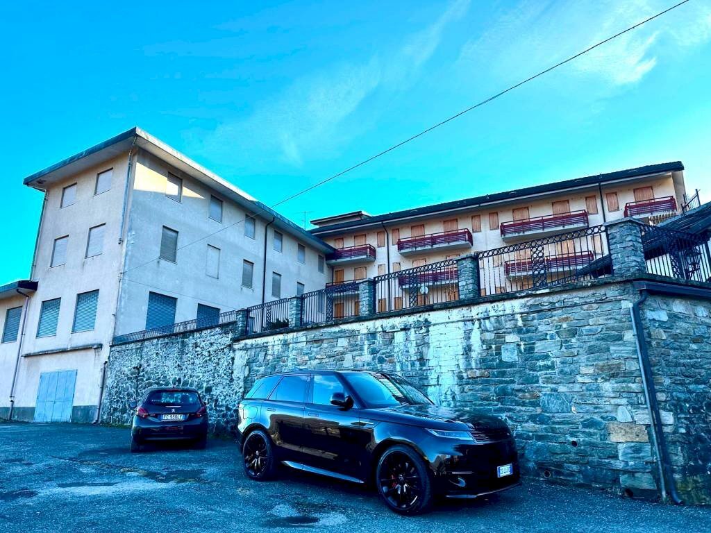 Facciata - Shop via Torino, Aosta - photo 2