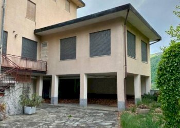 Facciata - Shop via Torino, Aosta - photo 3