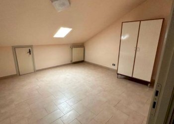 Stanza non arredata - Shop via Torino, Aosta - photo 33