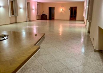 Interno palazzo - Shop via Torino, Aosta - photo 44