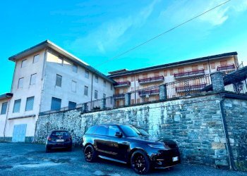 Facciata - Shop via Torino, Aosta - photo 2