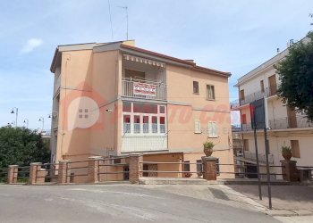 Trilocale Via Nazario SAURO, Ischitella - foto 1