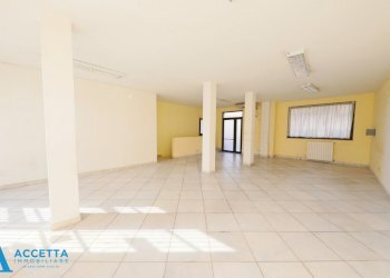 locale commerciale - Commercial Premises Corso Vittorio Emanuele II 196, Taranto - photo 2