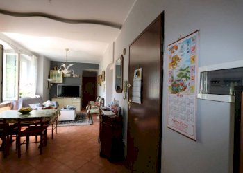 Salone - Appartamento via Vittorio Veneto, Mignanego - foto 9