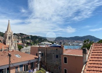Three-room apartment Imperia, Imperia - photo 1