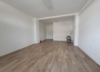 dx1.jpg - Capannone Sarzana - foto 1