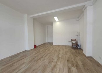 dx2.jpg - Capannone Sarzana - foto 2