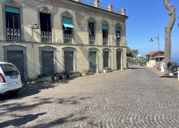 facciata esterna - Commercial Premises Piazza di Montenero 15, Livorno - photo 3