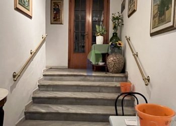 scale interne - Commercial Premises Piazza di Montenero 15, Livorno - photo 16