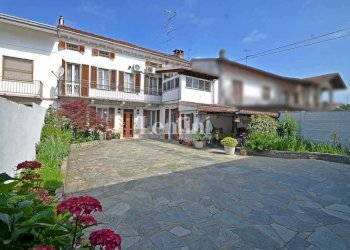 Cortile interno - Villa via Maria Bosso, 12, Villanova Monferrato - foto 1