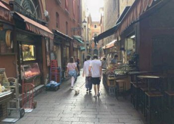 Zona - Disco - Disco Pub - Night Club via Pescherie Vecchie, Bologna (neighborhood Centro Storico) - photo 1