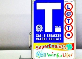 5306_sldshwbox_n.jpg - Tabaccheria Piazza del Duomo, Prato - foto 1