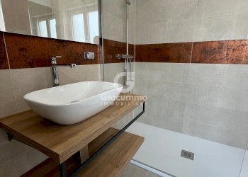 lavabo da appoggio e doccia walk-in - Appartamento Via Due Torri, Potenza - foto 15