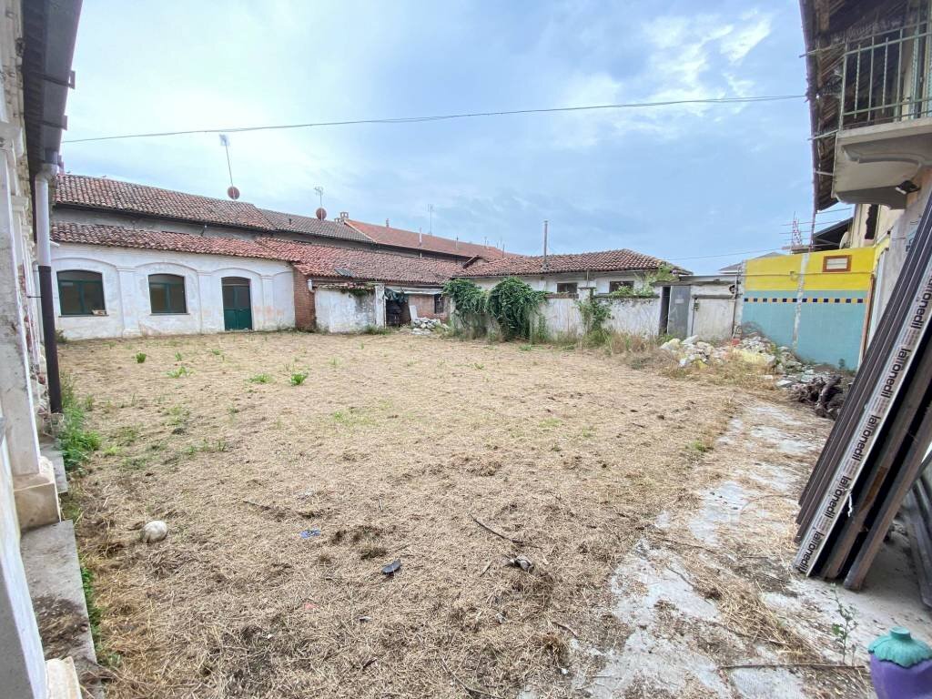 esterno - Villa piazza Santa Maria di Viurso, 1, Carmagnola - foto 2
