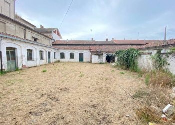esterno - Villa piazza Santa Maria di Viurso, 1, Carmagnola - foto 3