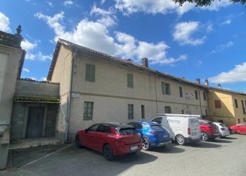 facciata - Villa piazza Santa Maria di Viurso, 1, Carmagnola - foto 24