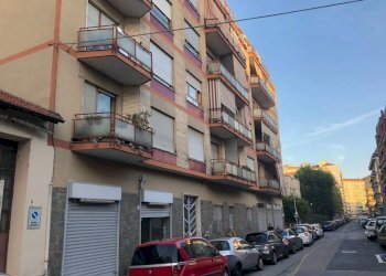 Facciata - Negozio Poggio, 34, Torino - foto 2