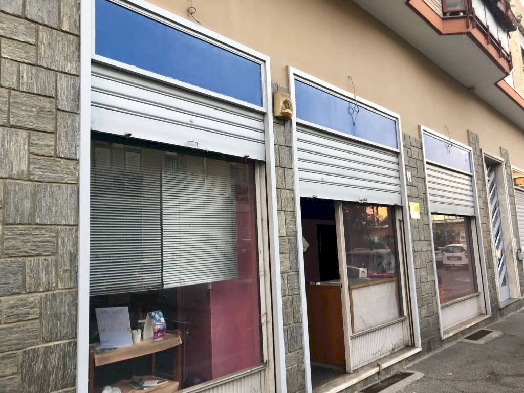 Facciata - Negozio via Alessandrina Ravizza, 1, Torino - foto 2