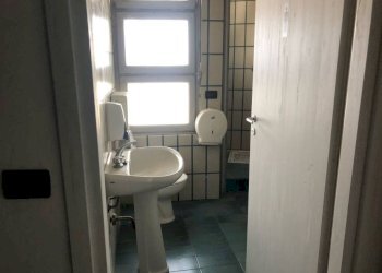 Bagno - Ufficio via Macerata, 6, Torino (zona Borgo Vittoria) - foto 30