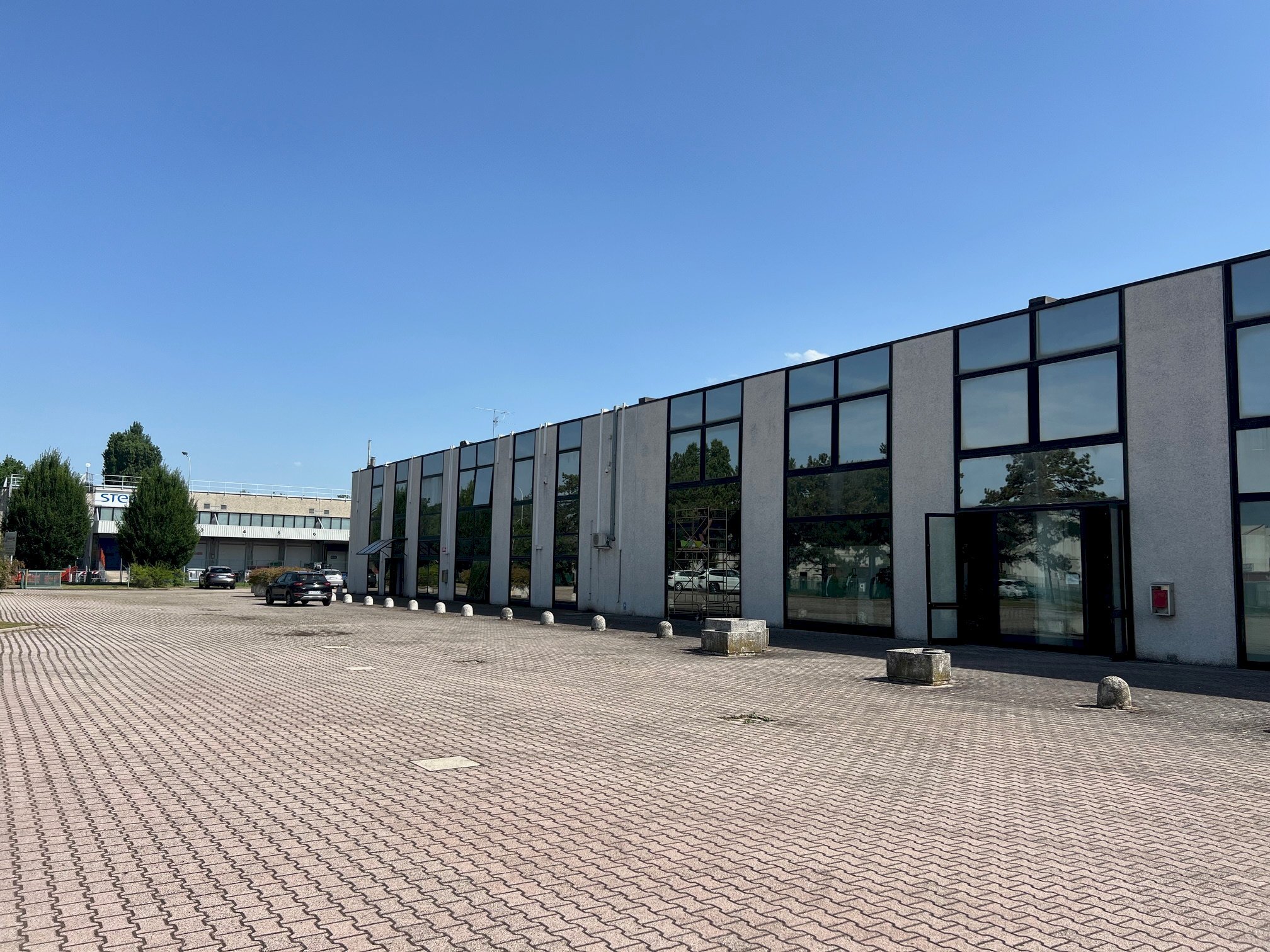 Capannone Via Costa, 11, frazione Cadriano, Granarolo dell'Emilia - foto 2