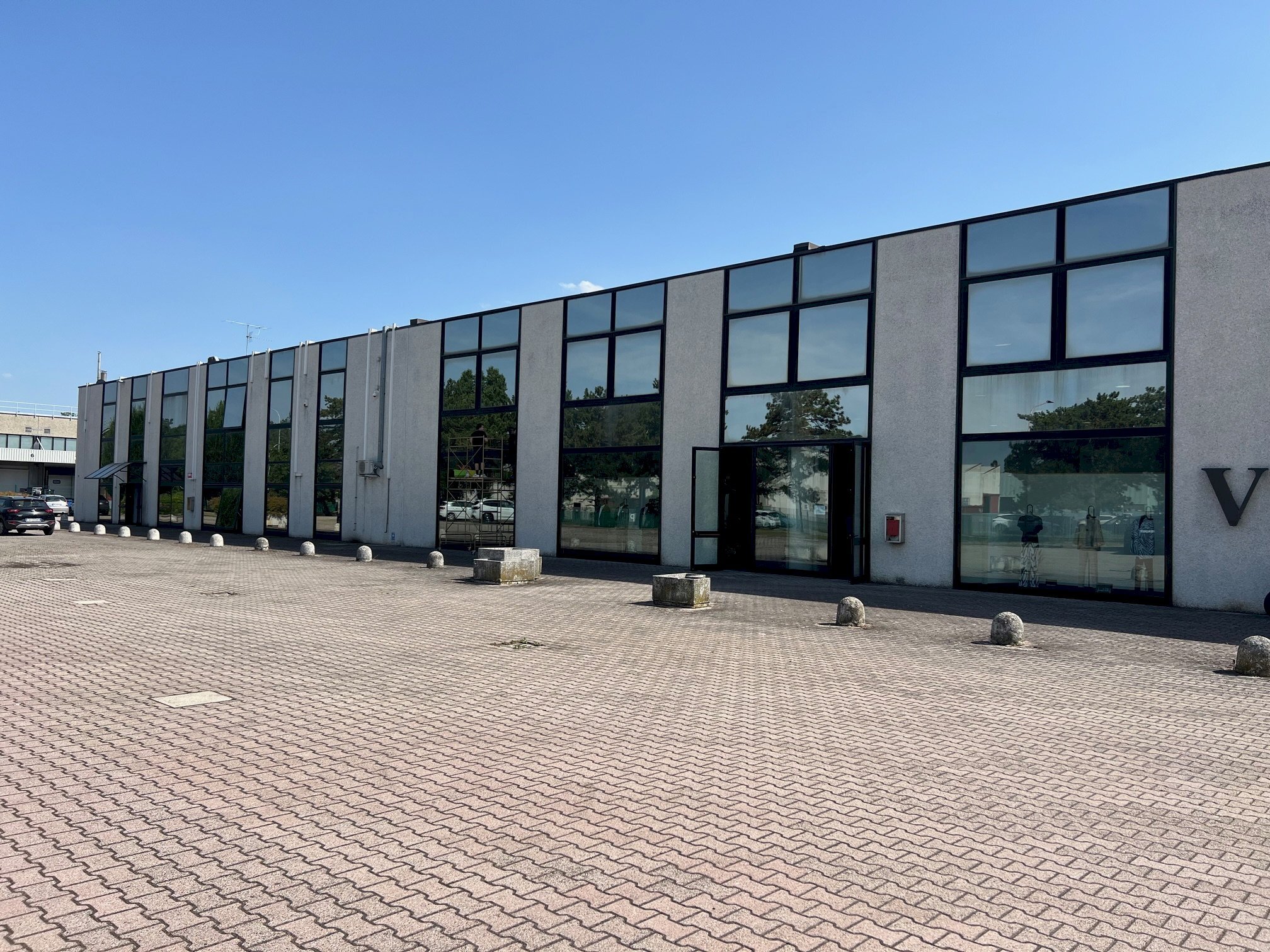 Capannone Via Costa, 11, frazione Cadriano, Granarolo dell'Emilia - foto 1