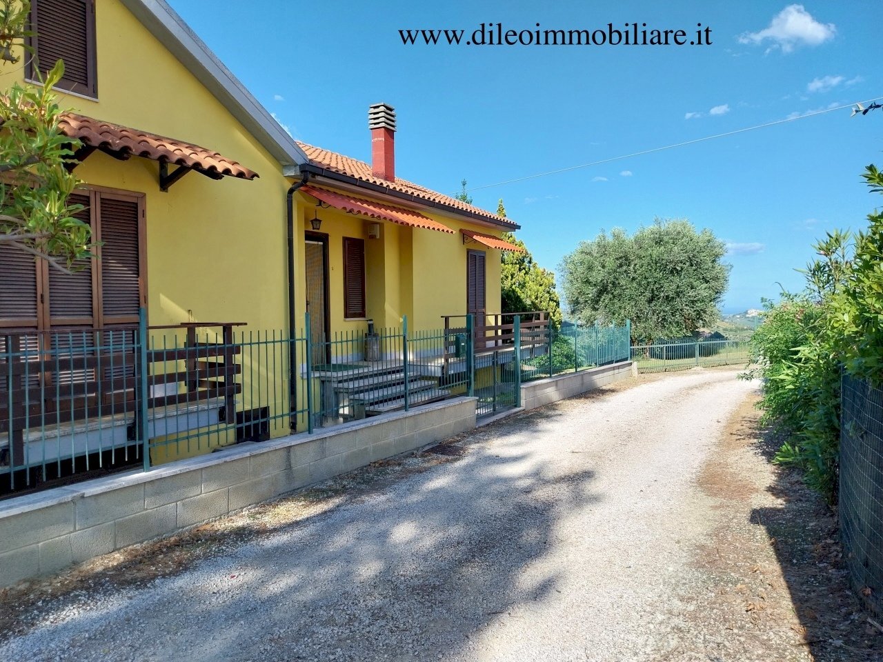 04DILEOIMMOBILIAREVENDECASACONTERRENOCASTORANO.jpg - Casa indipendente Castorano - foto 3