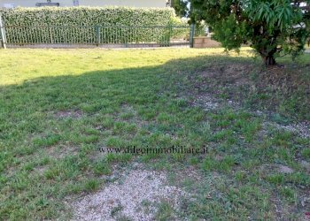 02DILEOIMMOBILIAREVENDECASACONTERRENOCASTORANO.jpg - Casa indipendente Castorano - foto 1
