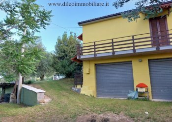 09DILEOIMMOBILIAREVENDECASACONTERRENOCASTORANO.jpg - Casa indipendente Castorano - foto 9