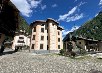 Facciata - Appartamento Riva Valdobbia Piazza IV Novembre  7, Alagna Valsesia - foto 12