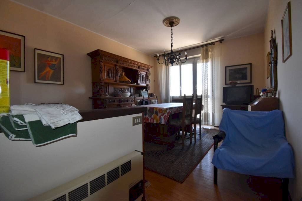 Salone - Quadrilocale piazza Roma, Agliano Terme - foto 2