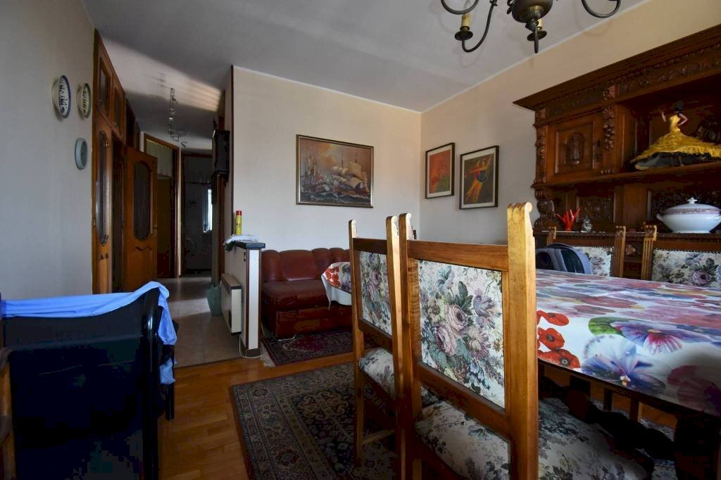 Salone - Quadrilocale piazza Roma, Agliano Terme - foto 3