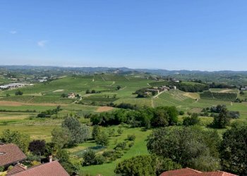 Vista - Quadrilocale piazza Roma, Agliano Terme - foto 1