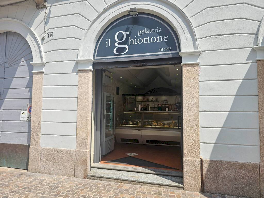 vetrina - Pasticceria via Giuseppe Mazzini, 19, Gallarate - foto 1