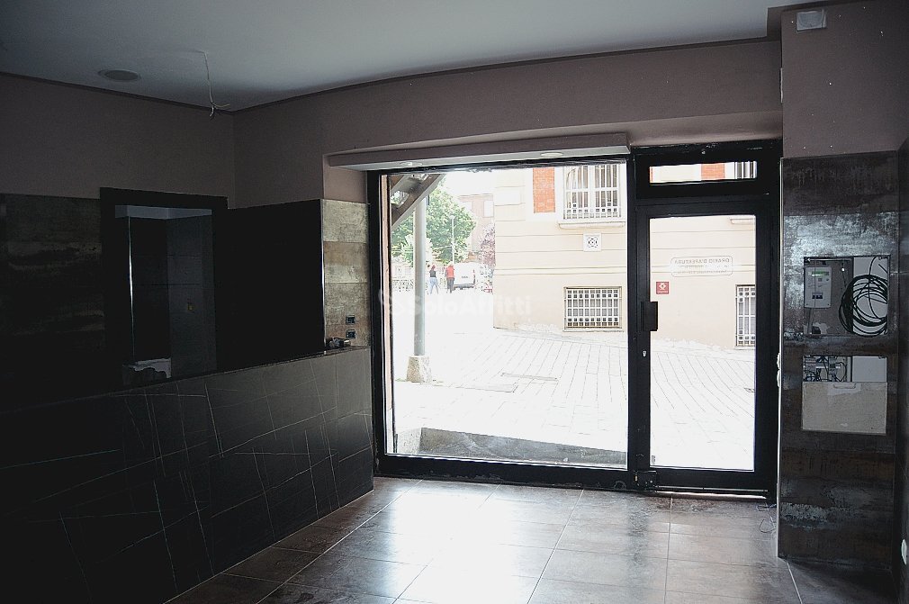 VETRINA - Locale Commerciale VIA MANZONI 4, Settimo Torinese - foto 3