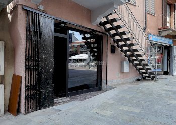 VETRINA - Locale Commerciale VIA MANZONI 4, Settimo Torinese - foto 2