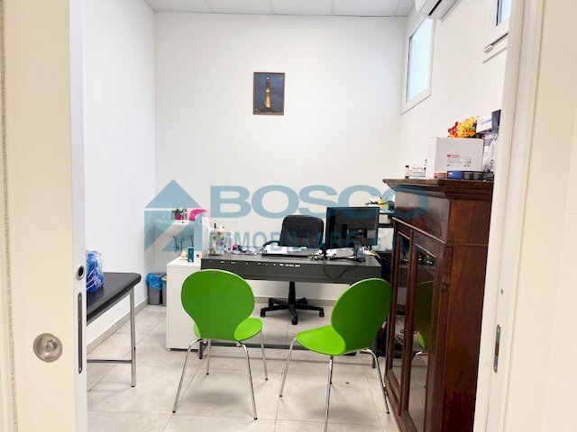 IMG_1354.jpg - Locale Commerciale via Genova  131, La Spezia - foto 1