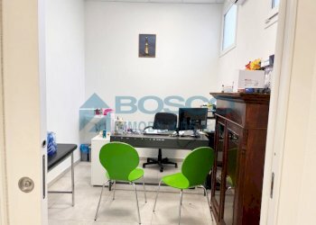 IMG_1354.jpg - Locale Commerciale via Genova  131, La Spezia - foto 1