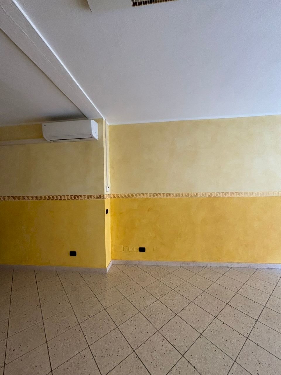 WhatsApp Image 2024-07-08 at 15.37.05 (1).jpeg - Commercial Premises Fornovo di Taro - photo 2