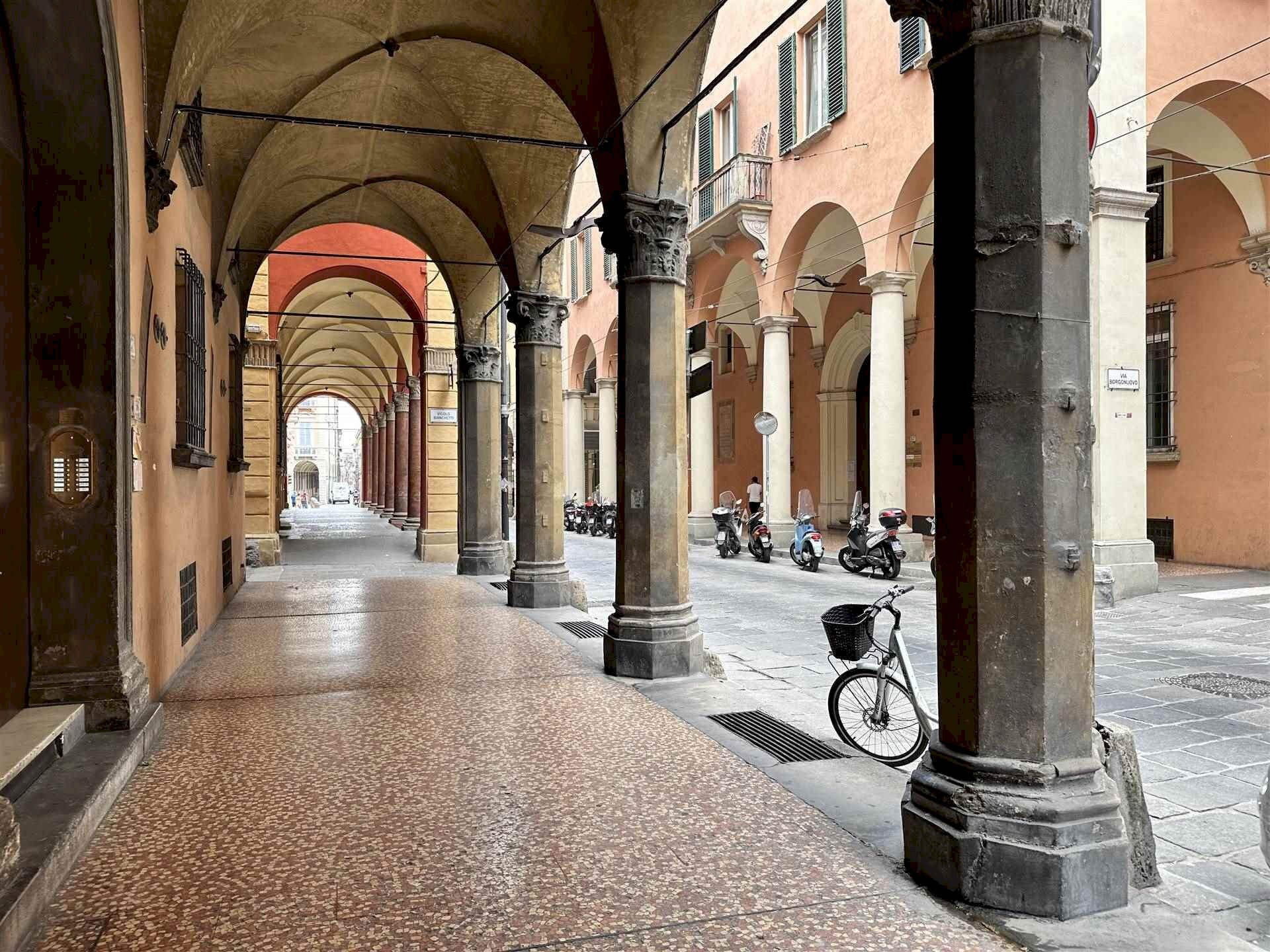 One-room apartment Strada Maggiore 40, Bologna (neighborhood Centro Storico) - photo 1