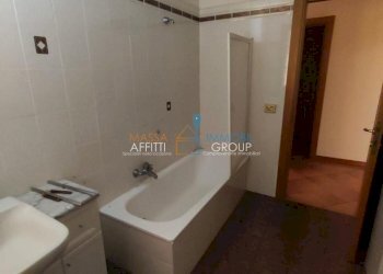 1276669-znfj88yyq.jpg - Appartamento Viale Eugenio Chiesa 6, Massa - foto 10