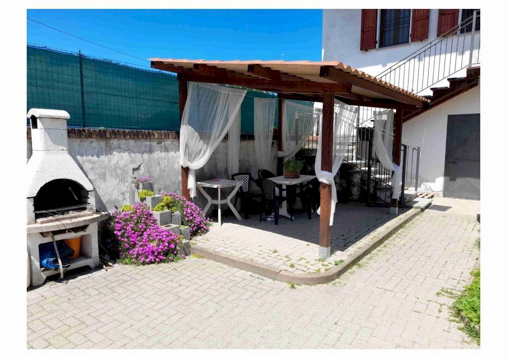 Giardino - Casa indipendente strada Pobbia, 2/1, Albiano d'Ivrea - foto 2