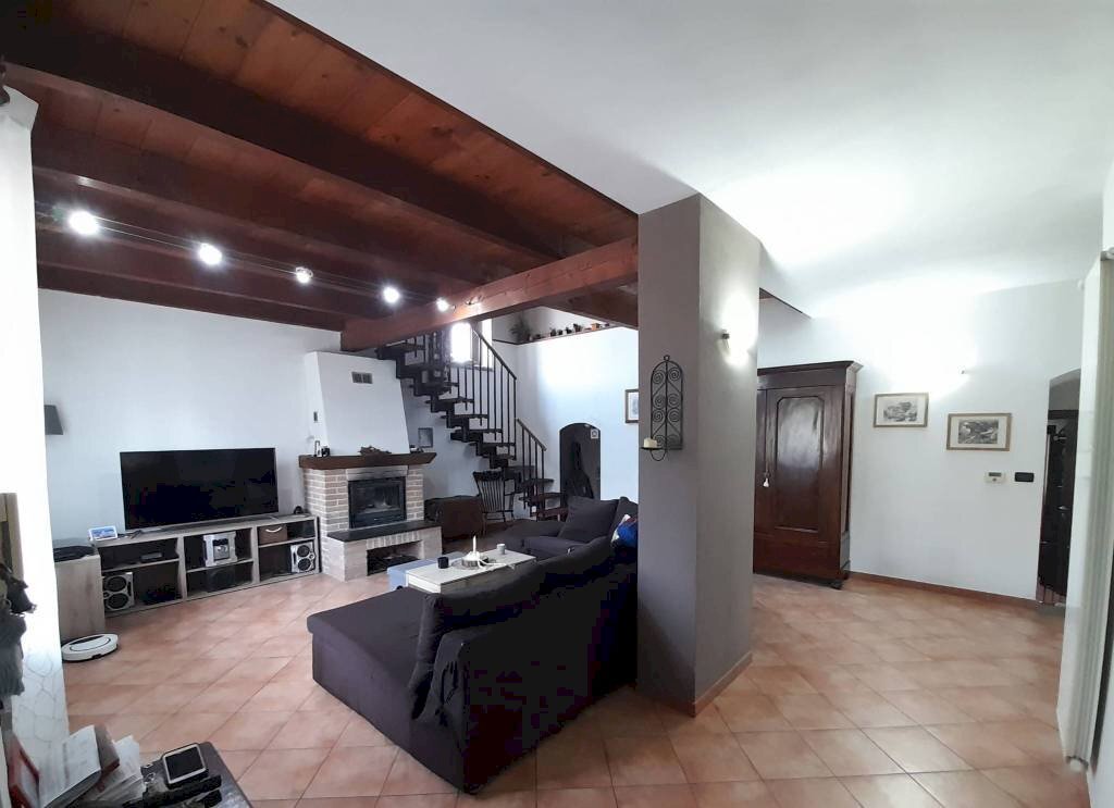 Salone - Casa indipendente strada Pobbia, 2/1, Albiano d'Ivrea - foto 3