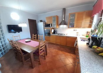 Cucina - Independent house strada Pobbia, 2/1, Albiano d'Ivrea - photo 5